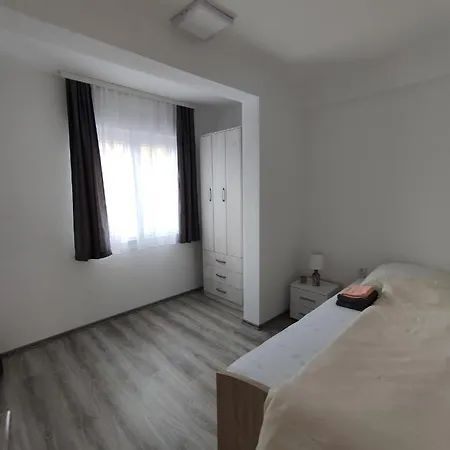 Anelija *